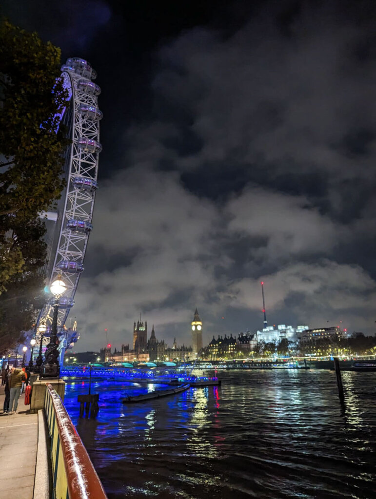 Blick über das nächtlich beleuchtete London