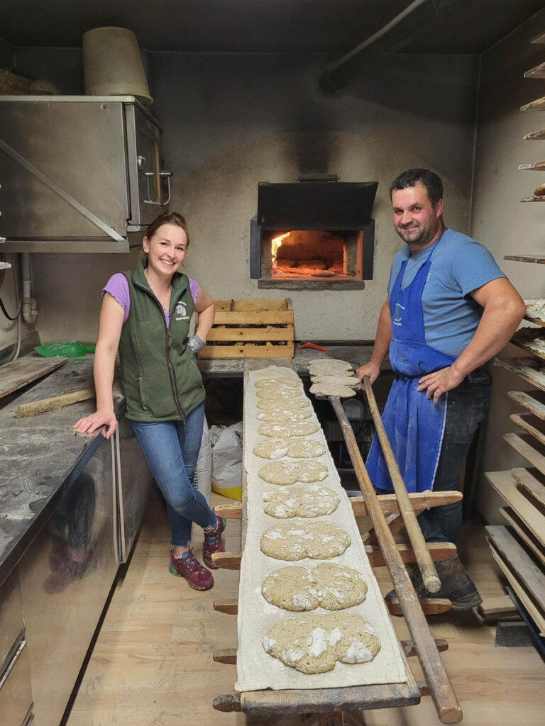 Caroline und Manuel in ihrer Backstube auf dem Oberbrunnhof in Partschins-Quadrat