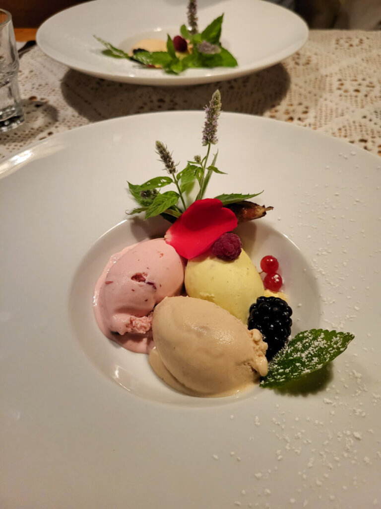 Dessert bei Onkel Taa in Bad Egart: Eis mit dreierlei herbstlichen Aromen