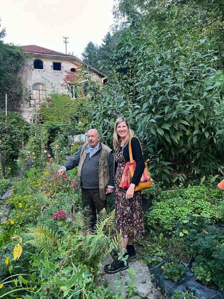 Mit Karl Platino im riesigen Kräutergarten des Onkel Taa in Partschins Bad Egart