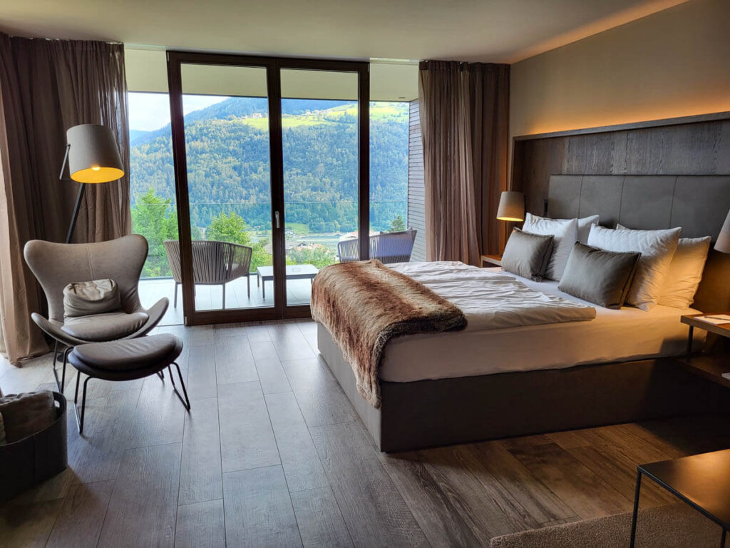 Unser stylisches Zimmer mit Panoramabalkon im Hotel Mair am Ort living