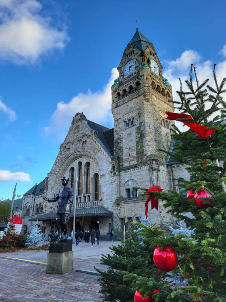 Der Bahnhof von Metz zu Weihnachten