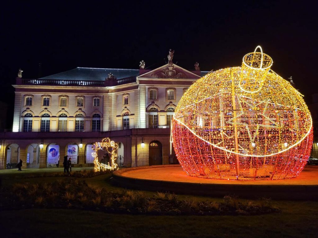 Weihnachtszauber vor der Oper von Metz