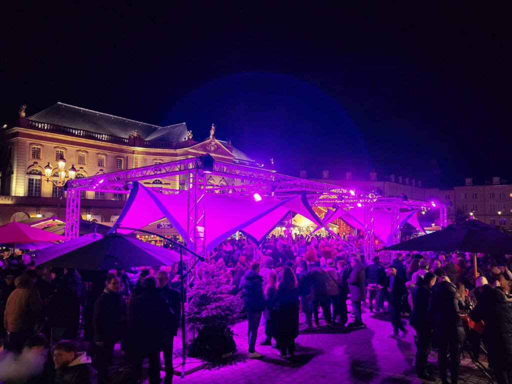 Weihnachtszauber an der Place de la Comédie in Metz