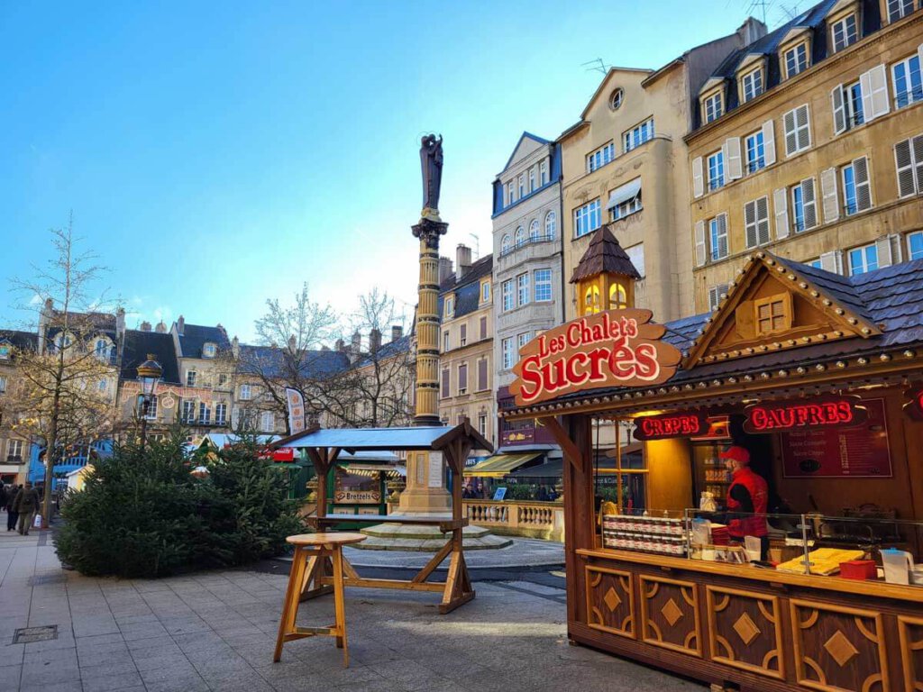 Metz Weihnachtsmarkt: Kulinarisches Dorf an der Place Saint-Jacques