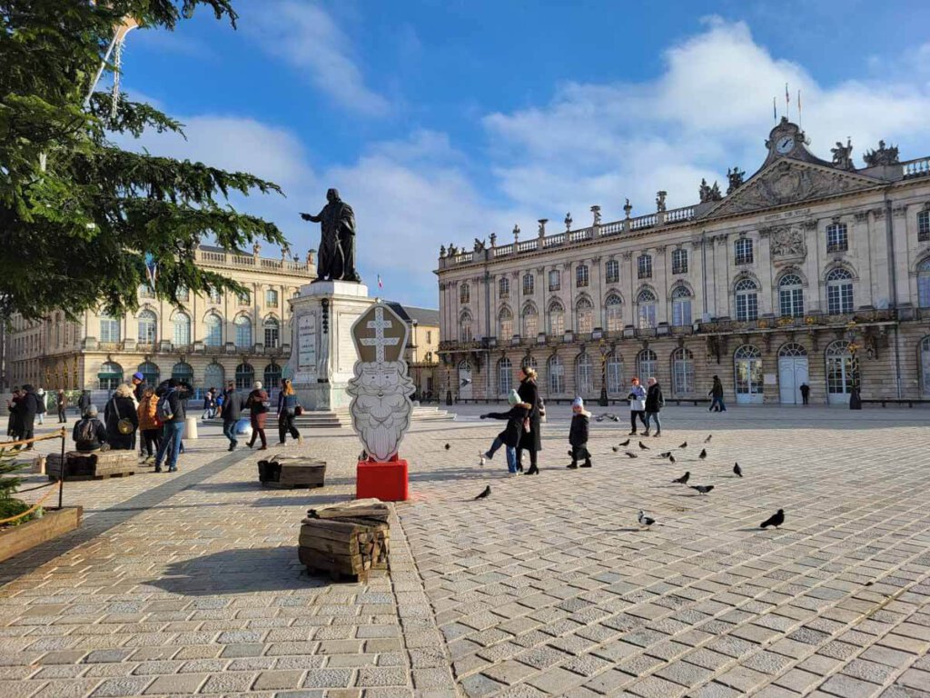 Place Stanislas mit Rathaus und Stanislas-Statue