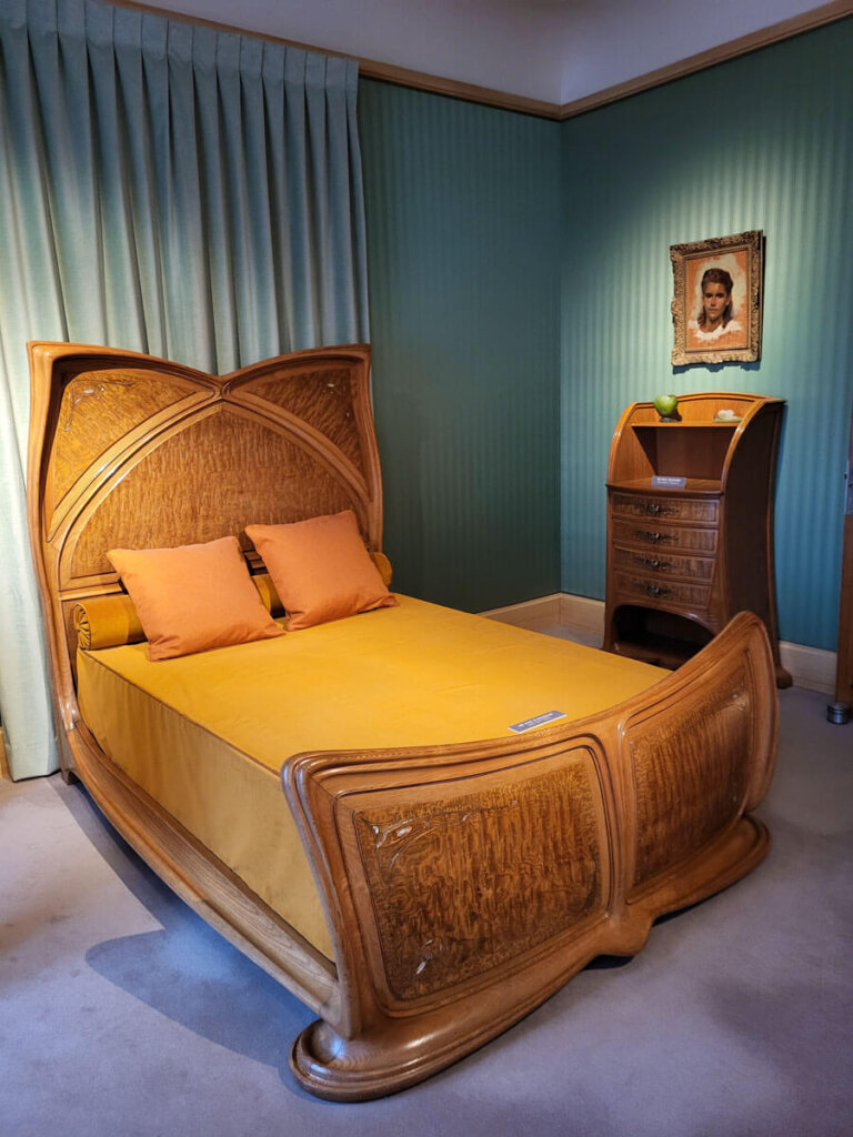 Schlafzimmer in der Villa Majorelle in Nancy