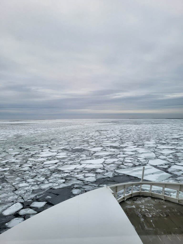 Mit der Fähre über die vereiste Ostsee