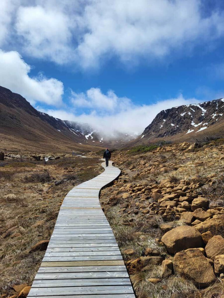 Wandern in den Tablelands des Gros Morne Nationalparks