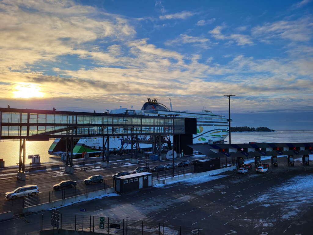 Ankunft der Schnellfähre MyStar am Westhafen Helsinki