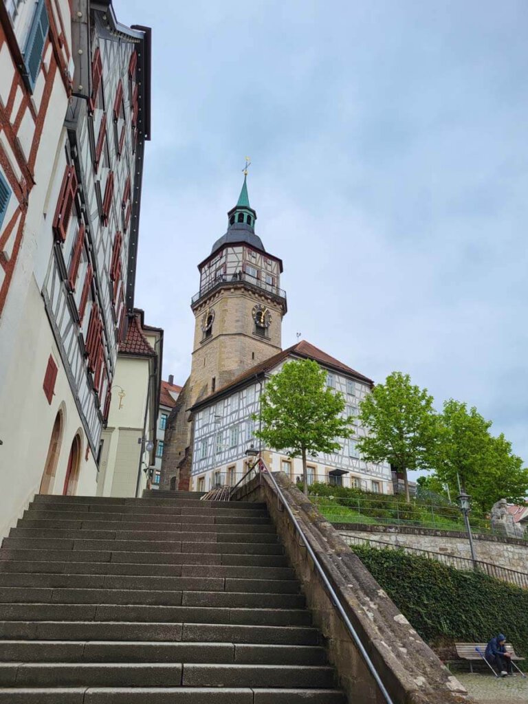 Wahrzeichen der Stadt: Der Backnanger Stadtturm auf dem Stiftshof