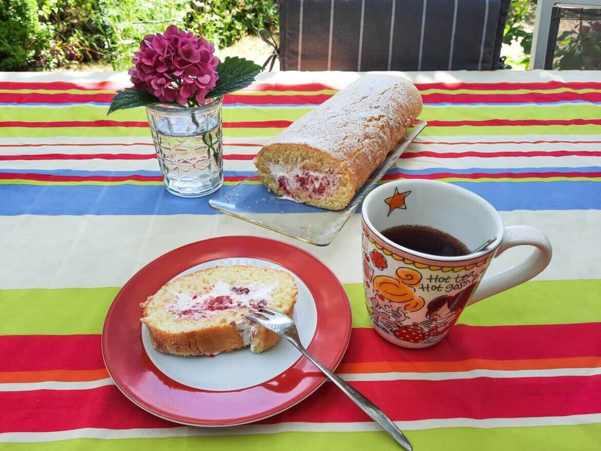 Unser einfaches Biskuitrollen Rezept - einfach, fluffig und mit unwiderstehlich leckeren Füllungen