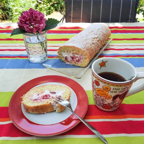 Bisquitrolle-Rezept Unser einfaches Biskuitrollen Rezept - einfach, fluffig und mit unwiderstehlich leckeren Füllungen
