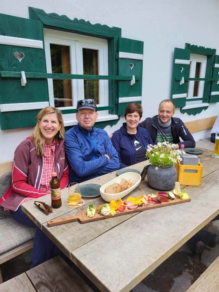 Herzhafte Mittagsjause im Forsthaus Wartenfels im Salzkammergut