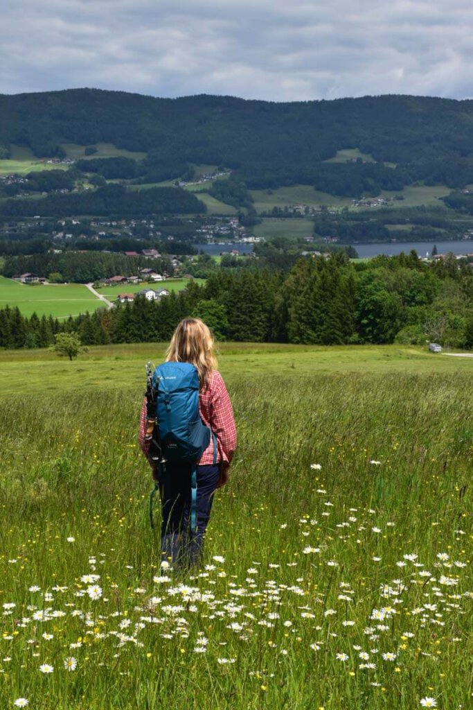 Salzkammergut Wandern: Der Mondsee zum Greifen nah