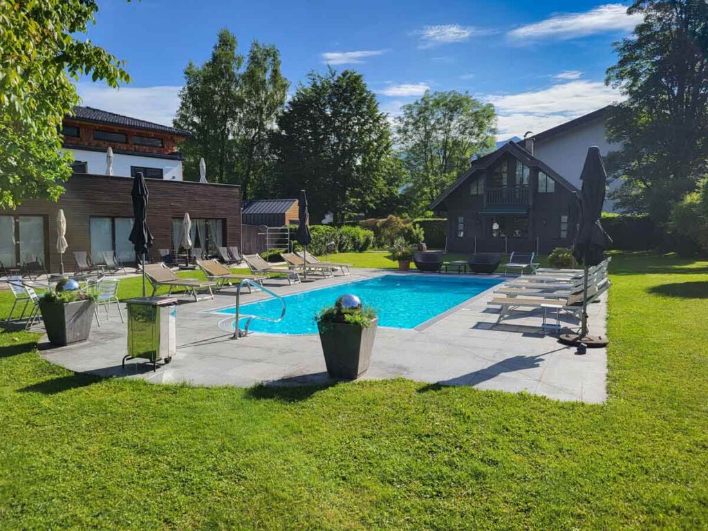 Hotelgarten des Stroblerhofs mit herrlichem Pool