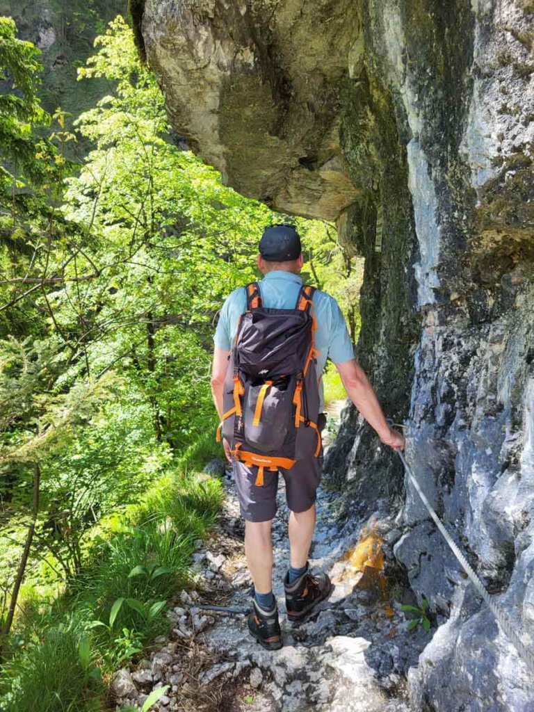 Atemberaubende Wegführung durch die Burggrabenklamm im Salzkammergut