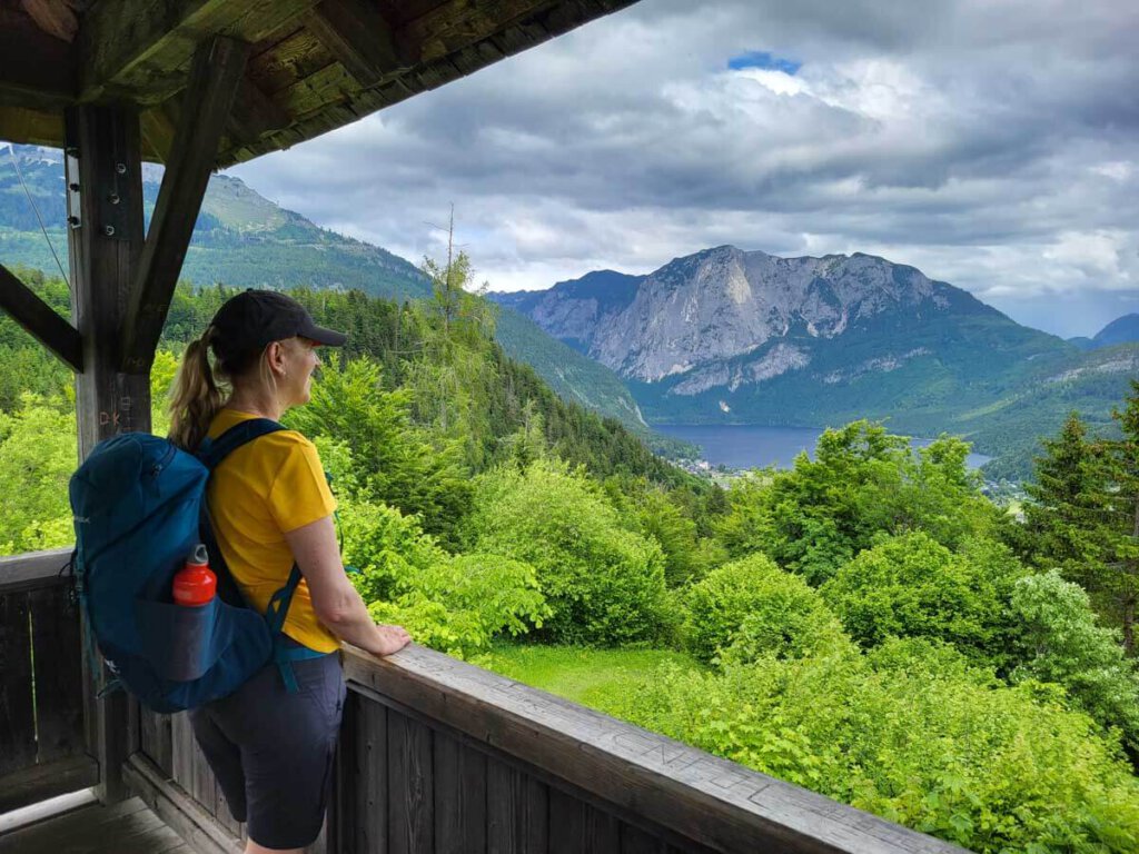 Ausblick von Ruine Pflindsberg zum Altausseer See in Österreich