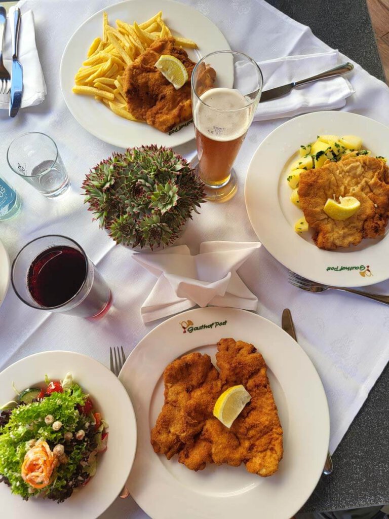 Wiener Schnitzel im Gasthof Post Dalaas Klostertal