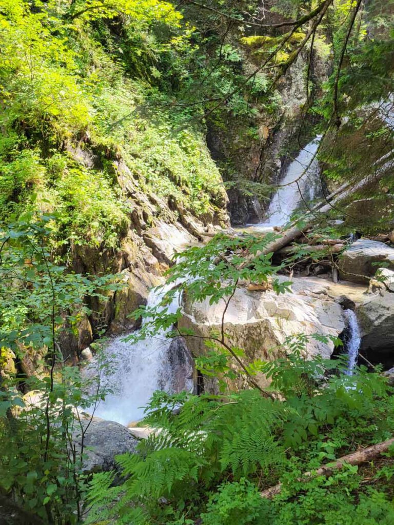 Am Nenzigast-Wasserfall in Klösterle