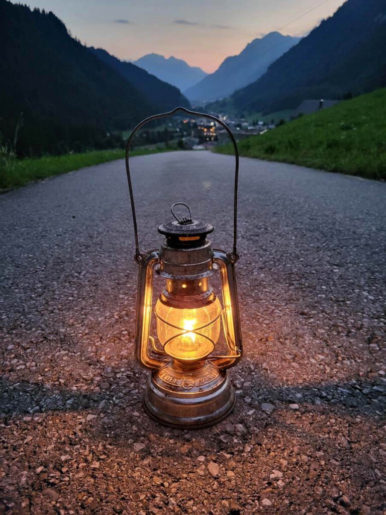 Nostalgische Laternenwanderung in Klösterle Vorarlberg