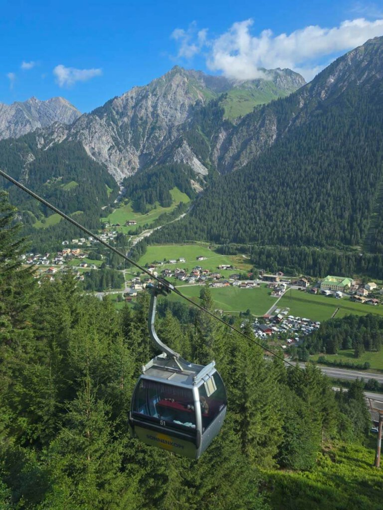Blick von der Sonnenkopfbahn ins Klostertal