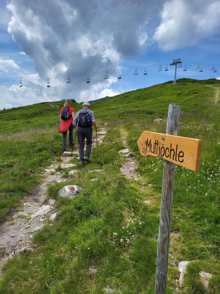 Aufstieg von der Bergstation der Sonnenkopfbahn zum Muttjöchle