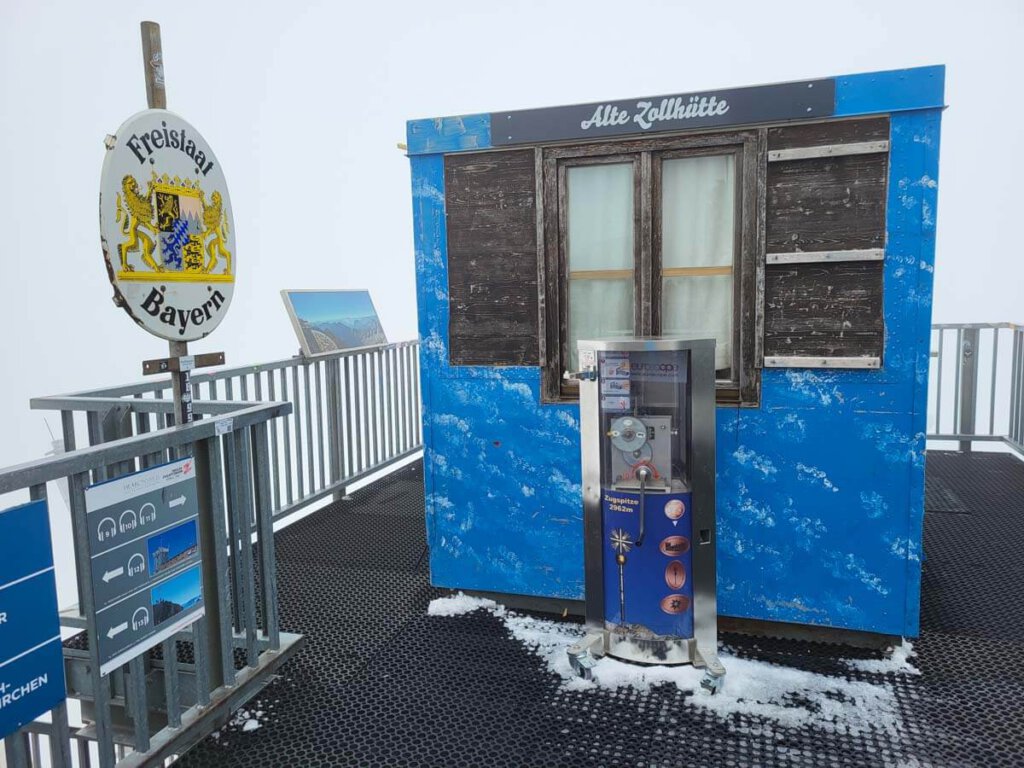 Die Alte Zollhütte Bayerns auf dem Zugspitzgipfel