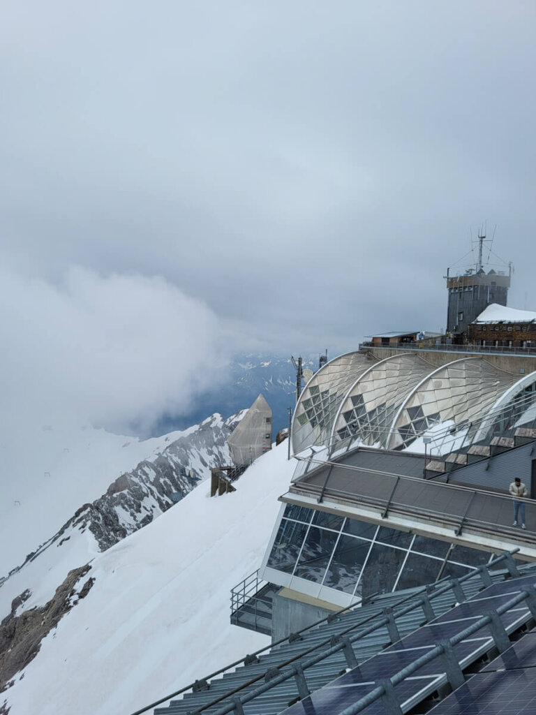 Futuristische Bauwerke auf der Zugspitze