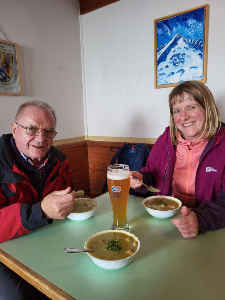 Erbsensuppe als Mittagessen im Münchner Haus auf der Zugspitze