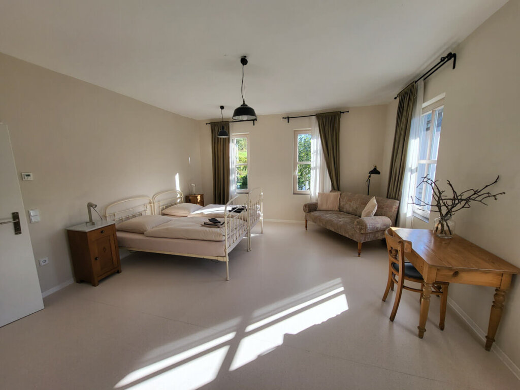 Unsere wunderschöne Ferienwohnung Klassenzimmer im Schulhaus in Enzklösterle-Gompelscheuer