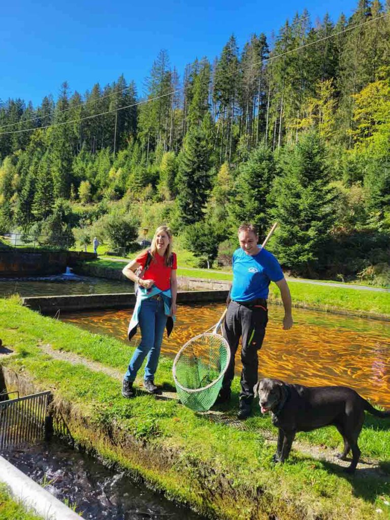 Martin Klaiber zeigt uns seine Forellenzucht im Enzklösterle im Schwarzwald