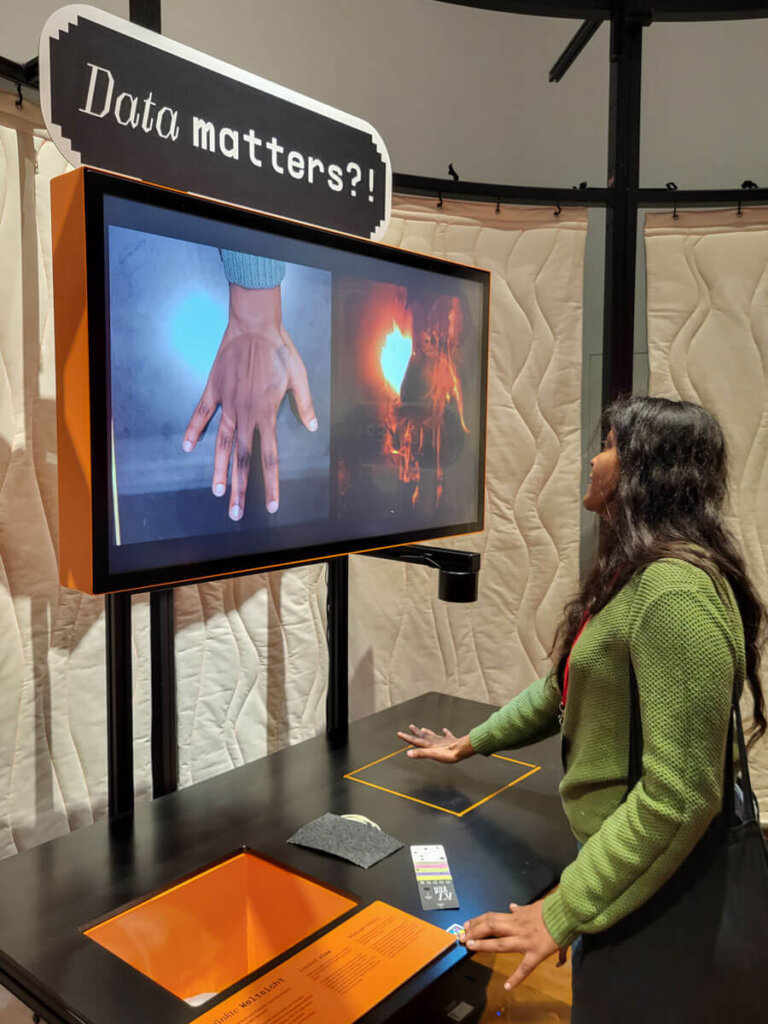 Sehr cool gemacht: Materialerkennung per KI in der experimenta Heilbronn