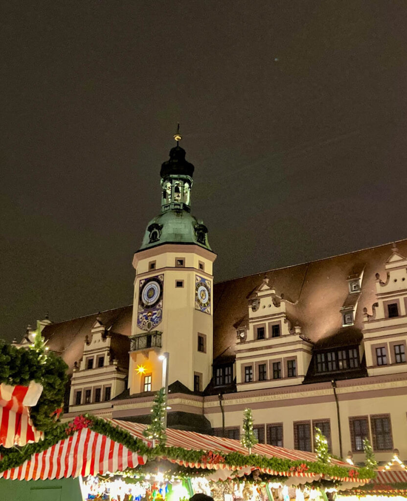 Weihnachtsmarkt zu Füßen des Alten Leipziger Rathauses