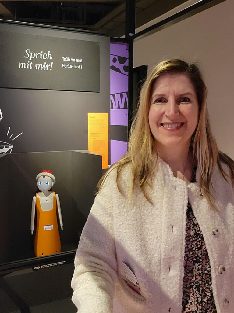 Travelsanne im Dialog mit einem Roboter