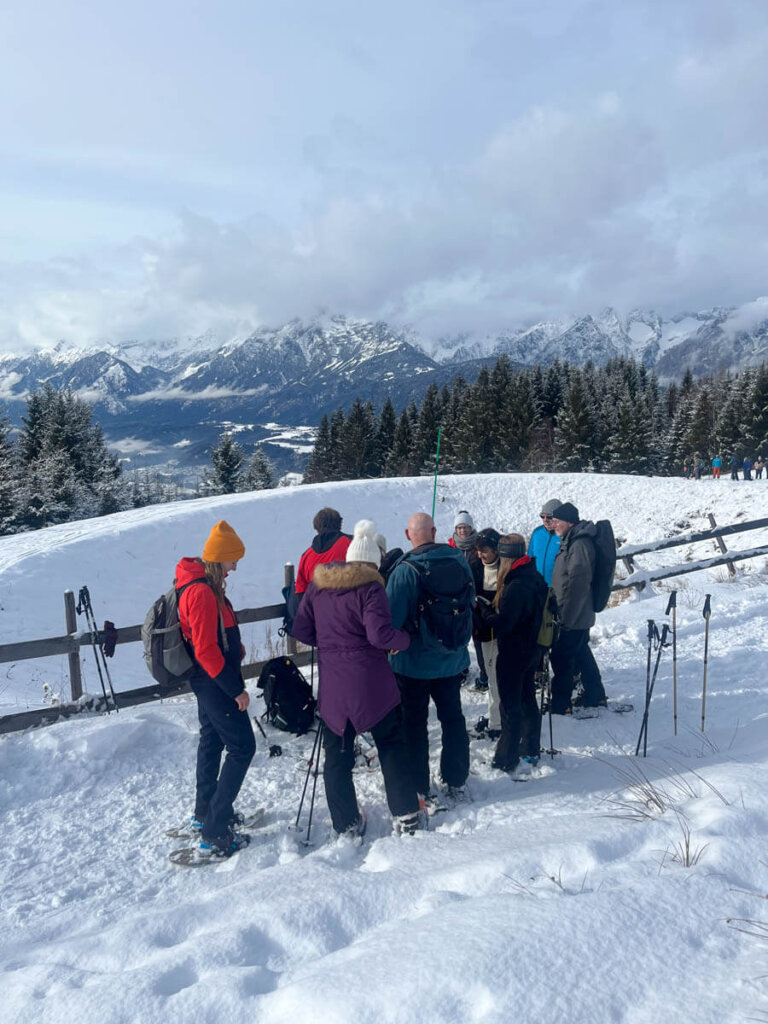 Die Bergrettung Schwaz, Tirol, Österreich übt mit uns den Einsatz der LVS-Ausrüstung am Berg