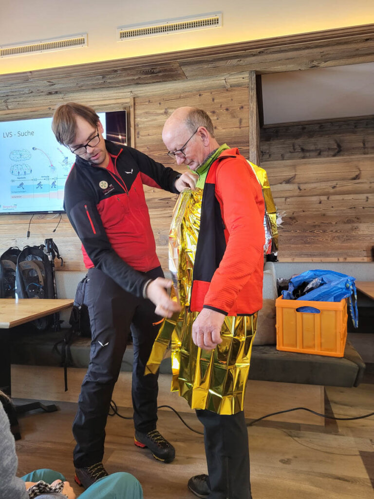 Theorieteil des Alpinen Sicherheitskurses der Bergrettung Schwaz in Tirol, Österreich