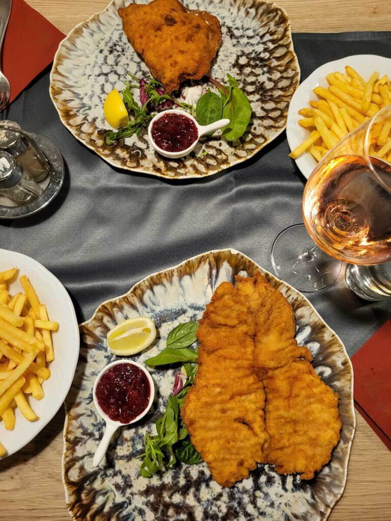 Wiener Schnitzel & Cordon Bleu im Gasthof Steixner in Weer
