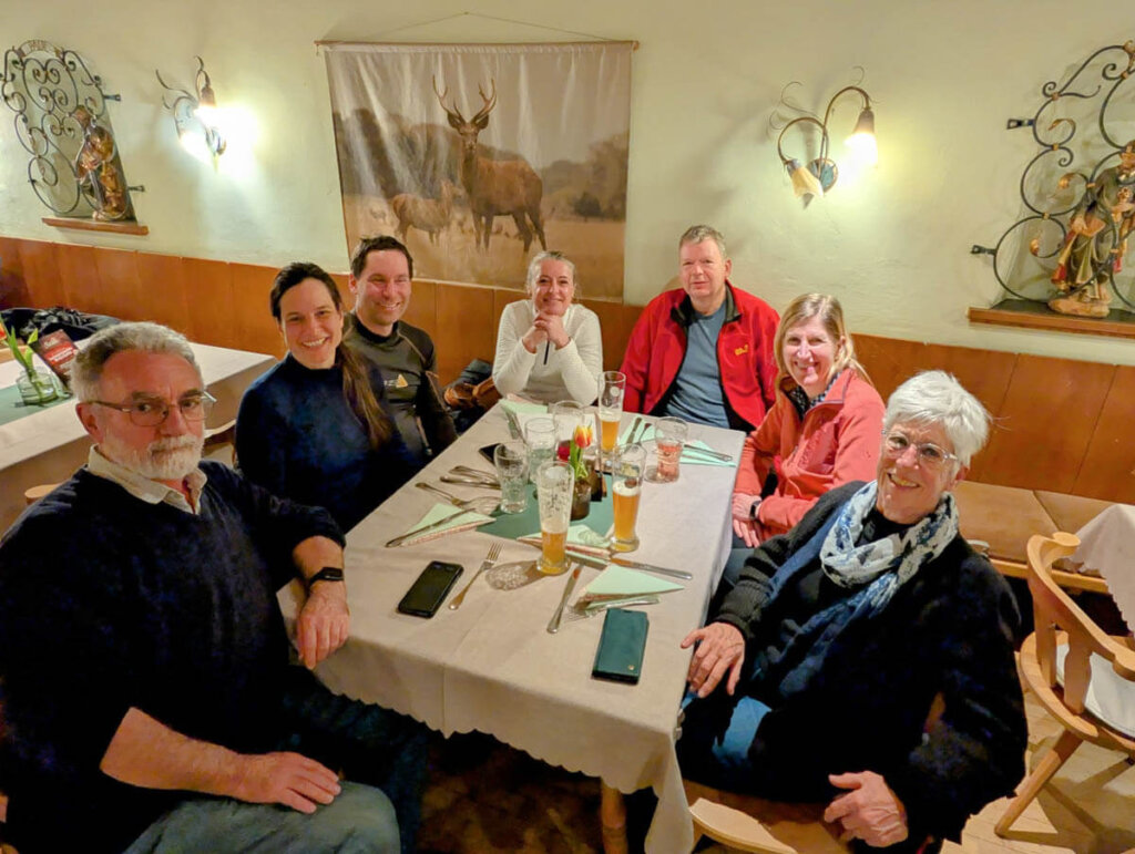 Gute Stimmung bei unserer Einkehr mit Live-Musik im Gasthaus Pelikan in Vomp