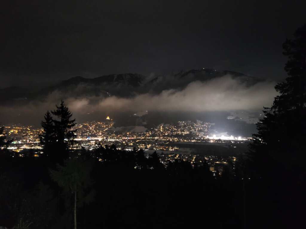 Nächtlicher Blick auf Schwaz und das Kellerjoch