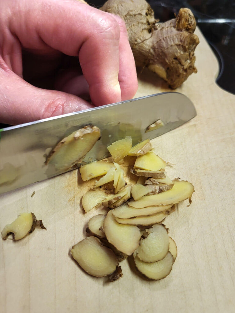 Ingwer kleinschneiden