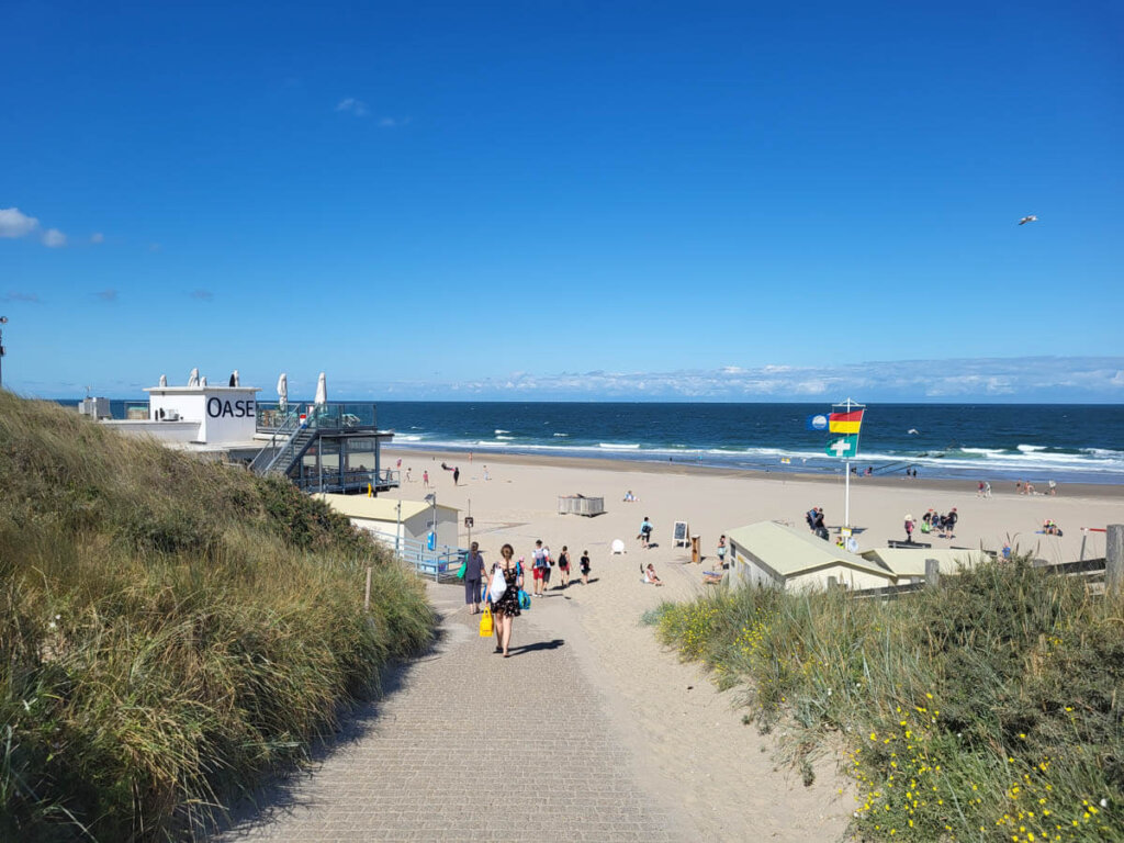 Domburgs herrlicher Strand mit Strandpavillons