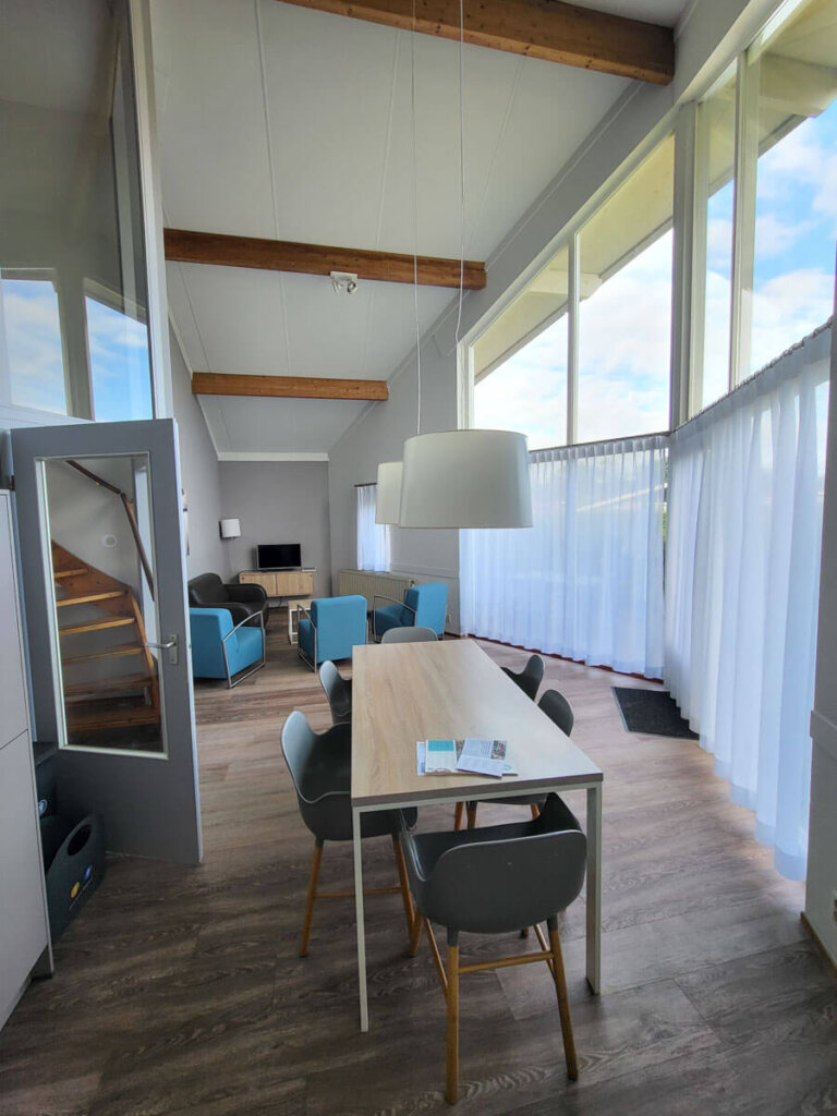 Der Wohn-Essbereich unseres Ferienhauses im Park Hof Domburg