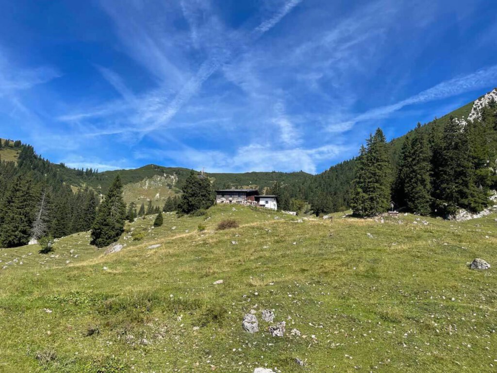 Perfekt für ein Teamevent: Hüttenübernachtung auf der Priener Hütte im Allgäu