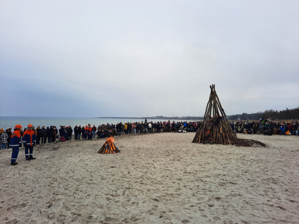 Osterfeuer am Strand von Boltenhagen