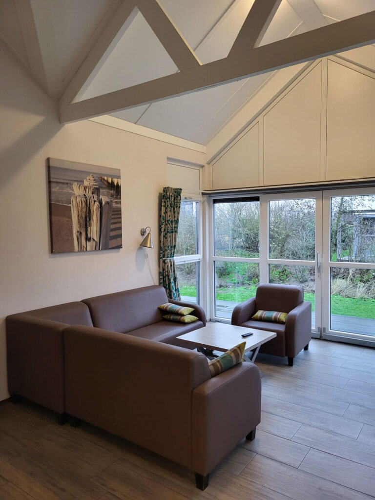 Das geräumige Wohnzimmer unseres Ferienhauses in Ouddorp