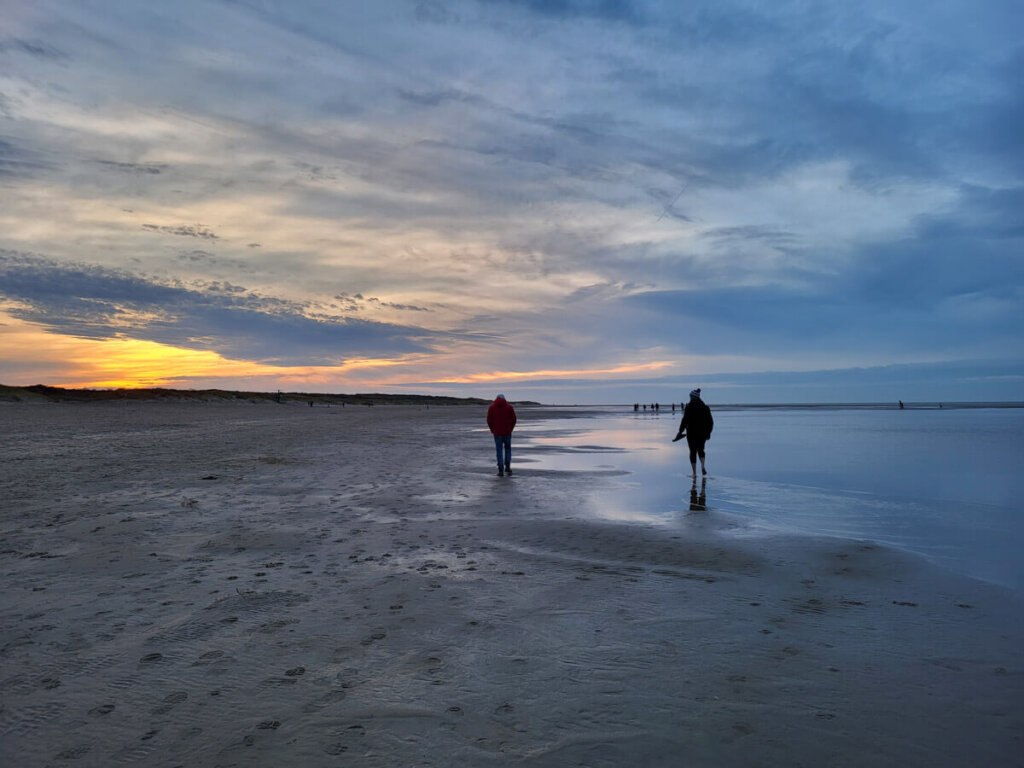 Der endlose Strand Ouddorps im Winter