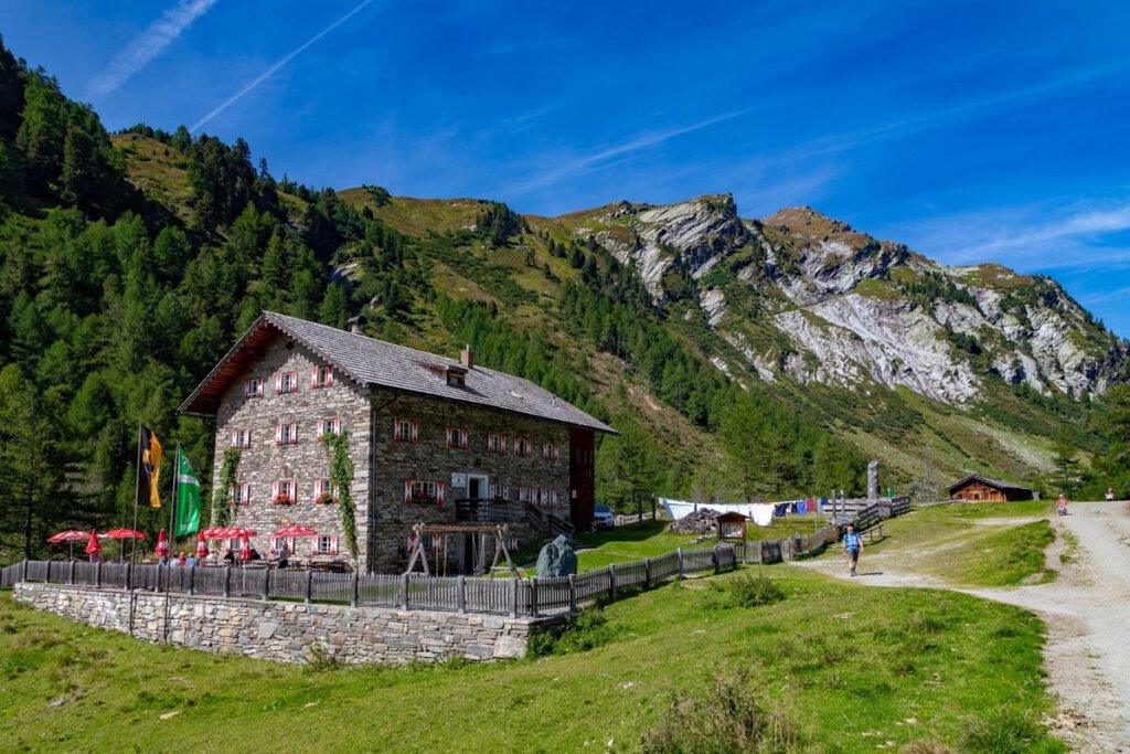 Das Kalser Tauernhaus im Nationalpark Hohe Tauern - Bild: Melanie Deisl