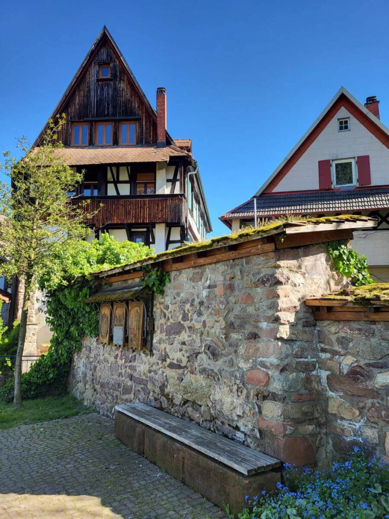 Start der historischen Stadtführung an Oberkirchs Stadtmauer