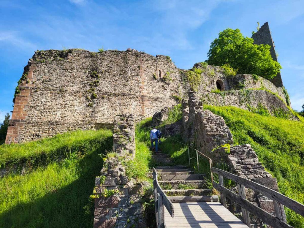 Ruine Schauenburg ist das Wahrzeichen von Oberkirch im Renchtal